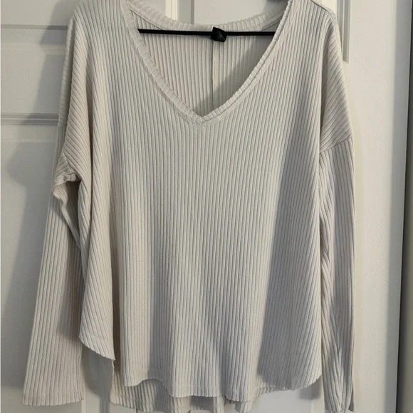 5 Sweater Bundle - Picture 3 of 7